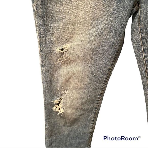INC denim size 4. Ripped legs. Small front pocket - Picture 8 of 8